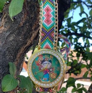 Watch frida kahlo. Handmade